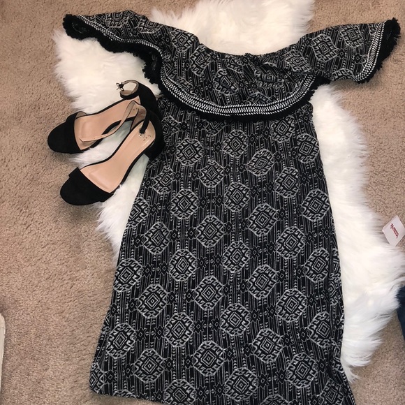 Xhilaration Dresses & Skirts - Xhiliration off the shoulder dress.